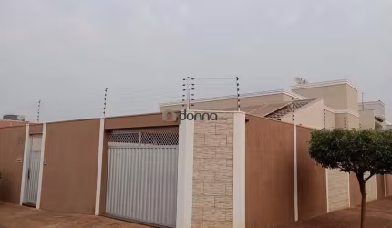Casa 3 quartos ,sendo três suítes.