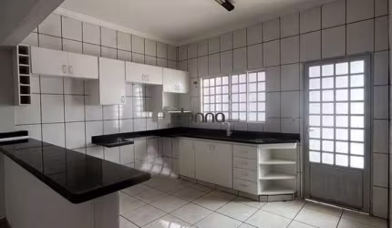 Casa à venda, 3 quartos, 1 suíte, 2 vagas, Parque das Gameleiras - Uberaba/MG