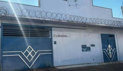 Casa com cômodo de comércio
