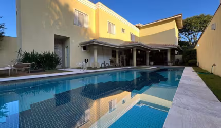 Casa à venda com 4 suítes, piscina, área gourmet, 4 vagas de garagem, Condomínio Flamboyant 1 - Uberaba - MG