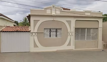 CASA COM 3 QUARTOS E 7 SUÍTES NO FUNDO - ESTADOS UNIDOS