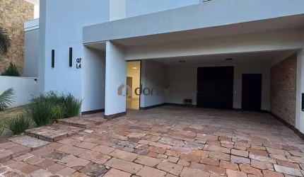 Casa á venda, sendo 4 suítes, uma delas master, sala intima, 355m2, Condomínio Flamboyant III - Uberaba - MG