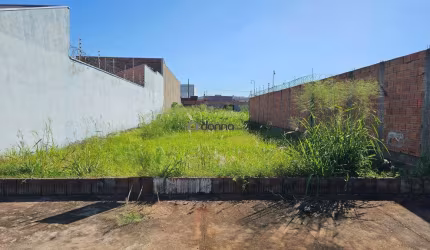 Terreno à venda, com 300m², murado nas laterais no Jardim Maracanã - Uberaba - MG