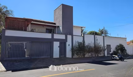 Casa à venda com 2 suítes e garagem para 3 carros no Bairro Guanabara - Uberaba - MG