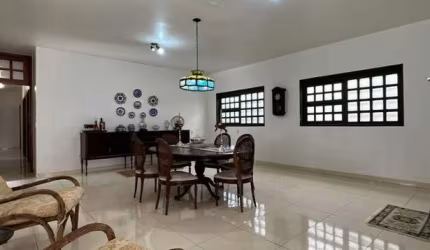 Casa com 4 dormitórios à venda - Santa Maria - Uberaba/MG