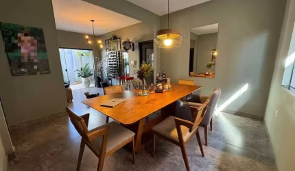 CASA NO BAIRRO FABRICIO COM 2 QUARTOS SENDO 1 SUITE