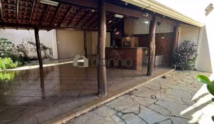 Casa à venda, 3 quartos, 2 suítes, 4 vagas, Jardim São Bento - Uberaba/MG