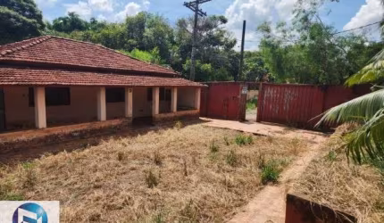 Chácara à venda no Centro de São José do Rio Preto-SP: 1 quarto, 1 sala, 2 banheiros, 4 vagas de garagem, 160m² de área.