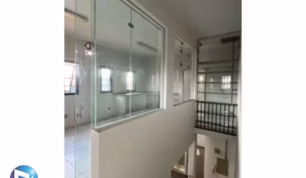 Sobrado Comercial/Industrial disponível para locação, próximo à Avenida Potirendaba. 2 câmaras frias, capacidade 20t de armazenamento. Caixa D'Agua 10