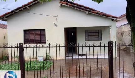 Casa á Venda Zona Leste Próximo a Represa Municipal, 2 quartos, sala, cozinha, banheiro, dispensa, quintal espaçoso.