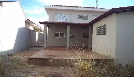 Casa à venda em Rio Preto-SP: 5 quartos, 3 salas, 2 banheiros, 2 vagas de garagem - Bairro Santa Cruz - 329m²