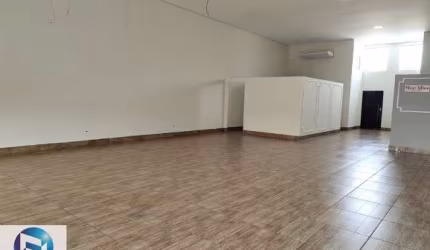 Salão Comercial de Alto Padrão na Vila Ercília, São José do Rio Preto-SP: 1 Sala, 4 Banheiros, 237m² - Venda ou Locação!
