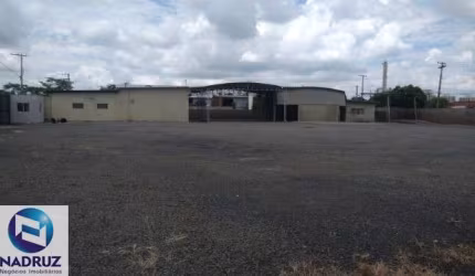Área de 4.800 m² comercial com Barracão para alugar, 420 m² por R$ 20.000/mês - São Francisco - São José do Rio Preto/SP 13 salas Cozinha, 3 banheiros, Recepção, almoxarifado com 2 salas, guarita, sal