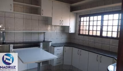 Casa para locação na Vila Ercilia, Sao Jose do Rio Preto, com 3 quartos, 1 closet, 2 banheiros, cozinha planejada, churrasqueira, despensa, quinta, ga