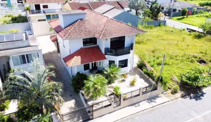 Casa com 3 quartos à venda na Bela Vista, Gaspar , 269 m2 por R$ 1.100.000