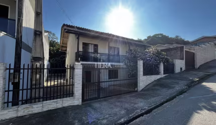 Casa com 4 quartos à venda no Fortaleza, Blumenau , 194 m2 por R$ 680.000