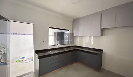 Casa no Bairro Granada com 3/4, 01 suíte, piscina aquecida no valor R$ 850 Mil