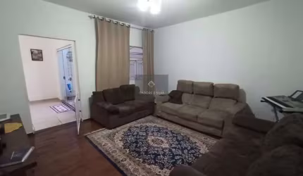 Casa à venda no Bairro Brasil com 03 quartos e uma suíte e 4 vagas de garagem