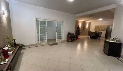Casa com 4 dormitórios, sendo 2 suítes à venda, 285 m² por R$ 990.000 - Jardim do Lago - Uberaba/MG