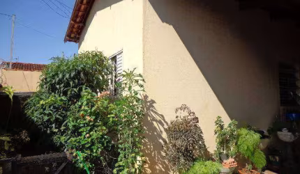 Casa com 3 dormitórios para alugar, 128 m² por R$ 1.536,83/mês - Conjunto Cássio Rezende - Uberaba/MG