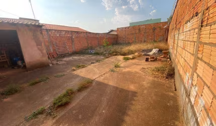 Terreno murado e com portao no Buritis