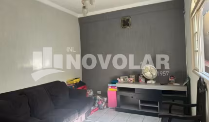 Terreno de 177m² com Duas Moradias, Garagem para 5 Veículos, Terraço e Depósito