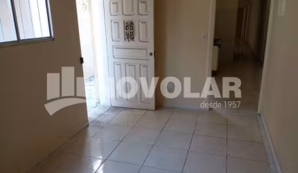 CASA TÉRREA NA ÁGUA FRIA PARA LOCAÇÃO COM 3 DORMITORIOS SENDO 1 SUÍTE E VAGA DE GARAGEM. CONHEÇA!