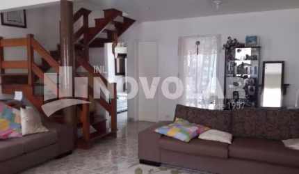 Sobrado em Condomínio Fechado nas Palmas com 3 dormitórios e 1 suíte