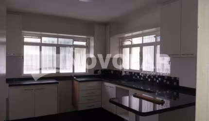 Sobrado na Vila Mazzei com 4 dormitórios e 3 suítes e 4 vagas de garagem.