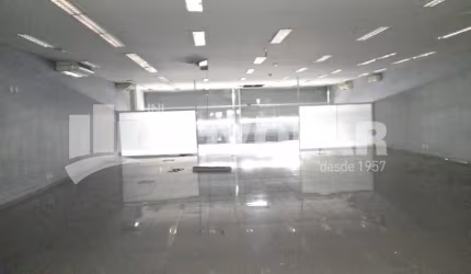 Loja com 28 metros de frente e 471metros quadrados com estacionamento. Venha Conferir na Vila Maria!