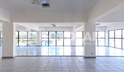 Prédio Comercial em Santo Amaro com 616 metros quadrados de área total e com 15 Vagas.