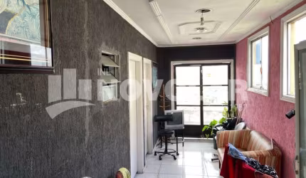 Casa Térrea para uso  Residencial e Salão Comercial no  Jardim Japão - 3 casas para renda.