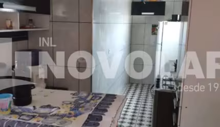 Casa térrea à venda no Parque Edu Chaves ? 3 residências para renda