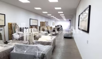 Galpão com 300 metros quadrados de área construída, Vila Ede