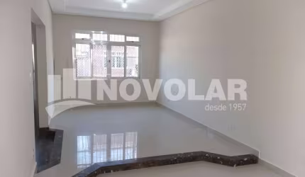Sobrado na Água Fria com  3 dormitórios, quintal e vaga de garagem.