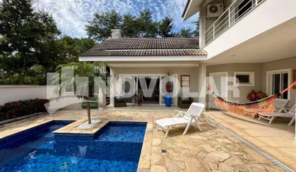 Sobrado de Alto Padrão à Venda no Condomínio Ibirapitanga - 5 Suítes, Piscina e Espaço Gourmet