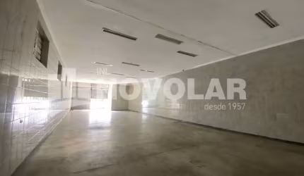 Ampla loja para locação no Parque Boturussu em Avenida Principal. Venha Conhecer.