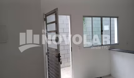 Casa Térrea na Vila Nivi - 2 dormitórios e quintal