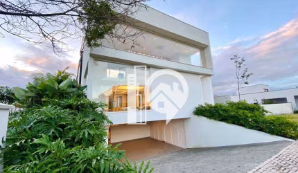 Linda casa com piscina, 4 dormitórios à venda no Condomínio Alphaville II - SJCampos/SP