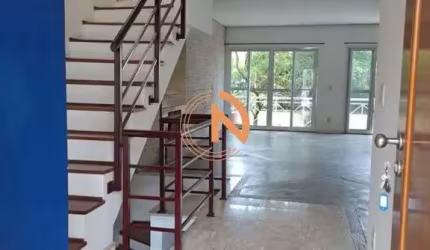 Casa linda e aconchegante com 235 m², 3 suítes e 4 vagas no Cond. Vitória Morumbi.