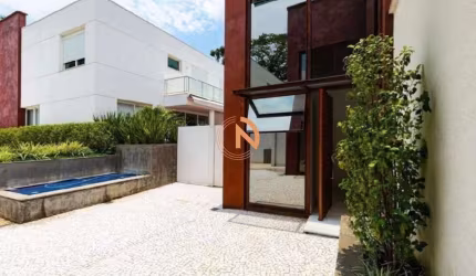 Casa em condomínio fechado com piscina, quintal gramado, 4 suítes, muito espaço e segurança