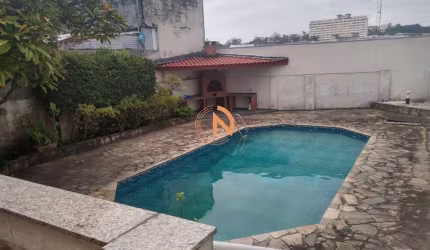 Casa térrea à venda 257m²