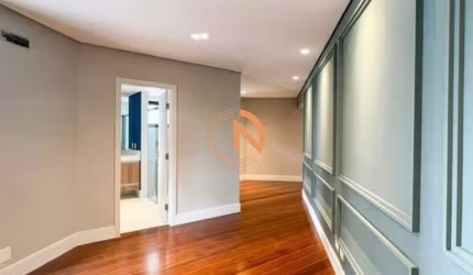 Apartamento á venda com 4 Dormitórios 244m²