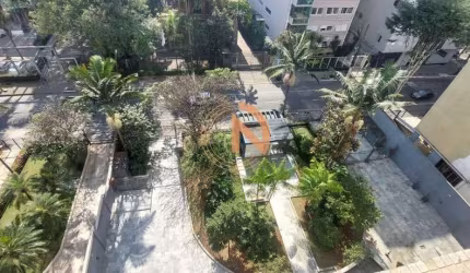 Apartamento para reforma total! Ótima Planta! Excelente localização!