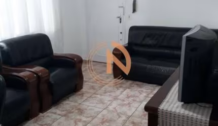 Apartamento à venda com 61 m², localizado na Avenida Moema, andar baixo.