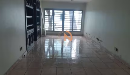 Sobrado no Campo Belo, com 05 dormitórios, 02 vagas de garagem a venda em ótima localização