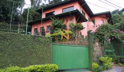Lindo sobrado com localização estratégica