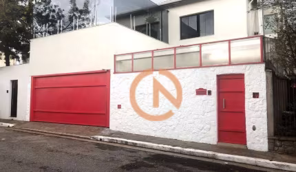 Sobrado Residencial em Moema com 3 suites, uma master com closet e elevador,