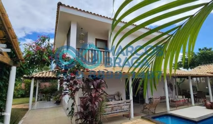 CASA COM 350 METROS ÁREA CONSTRUÍDA + PISCINA + PRÓXIMO À PRAIA = OPORTUNIDADE!!!