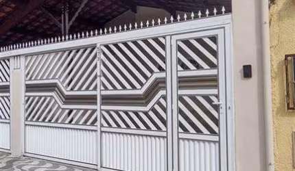 Imperdível oportunidade, Casa à venda em Praia Grande, 3 quartos, 1 suíte, 1 sala, 2 vagas, 82m².